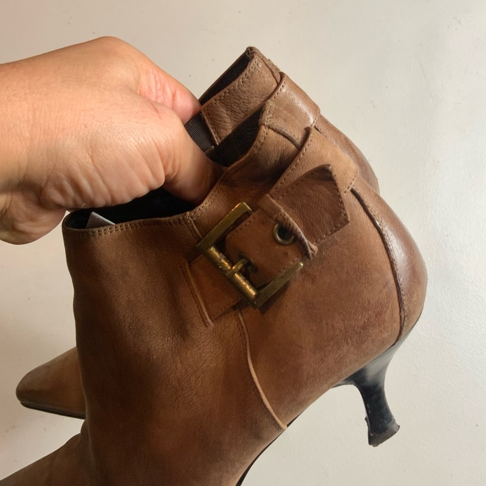Donald J Pliner Loni Distressed Leather Tan pointy toe kitten heels ankle boots - Picture 7 of 14